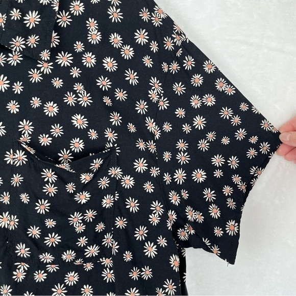 American Eagle Cropped Floral Black & Cream Button-Up Women's Blouse Size Medium - Picture 6 of 10